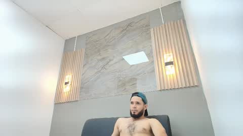 Snapshot of aaron_connor2 chatting on November 27, 2025, 4:03 am aron online show from November 27, 2025, 4:03 am