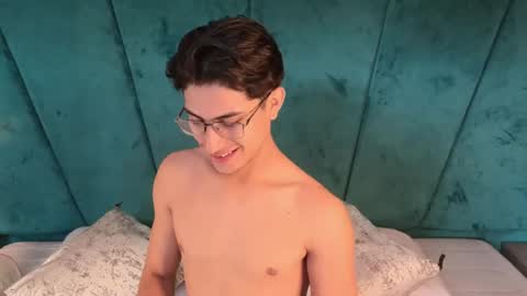 Aaron Ezequiel online show from April 22, 2026, 5:03 pm