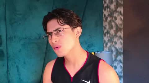 Aaron Ezequiel online show from May 5, 2026, 2:14 pm