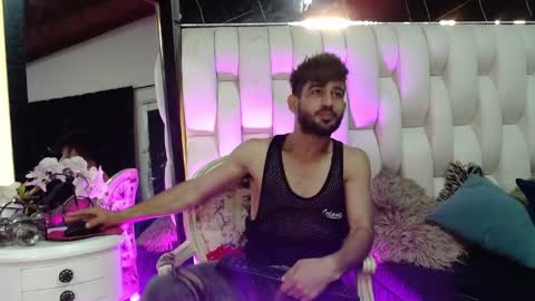 Snapshot of aaron_jones_1 chatting on April 15, 2026, 9:04 pm aaron_jones_1 online show from April 15, 2026, 9:04 pm