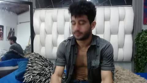 aaron_jones_1 online show from May 6, 2026, 8:58 pm