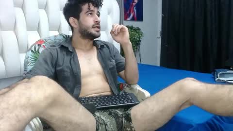 aaron_jones_1 online show from May 9, 2026, 3:45 am