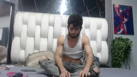 aaron_jones_1 online show from May 31, 2026, 5:59 am