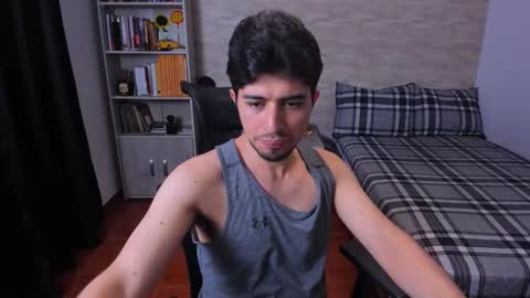 Aaron online show from November 18, 2025, 8:35 pm