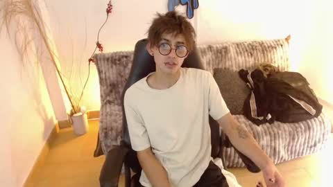 Snapshot of aaronbeer_ chatting on February 4, 2026, 1:39 pm Aaron online show from February 4, 2026, 1:39 pm