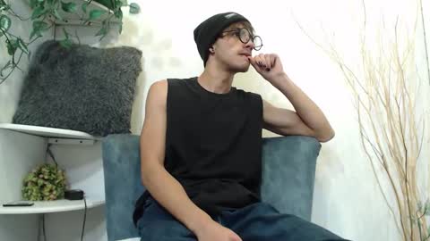 Snapshot of aaronbeer_ chatting on February 12, 2026, 11:49 am Aaron online show from February 12, 2026, 11:49 am