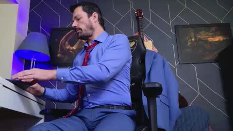 Aaron online show from November 30, 2025, 5:39 pm