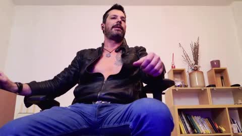 Aaron online show from April 11, 2026, 7:51 pm