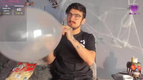 Snapshot of aaronfuentes7 chatting on October 19, 2025, 1:56 pm aaronfuentes7 online show from October 19, 2025, 1:56 pm