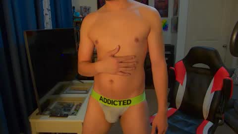 Snapshot of aarong_albertg chatting on October 3, 2025, 12:29 am ShyGaymerGuy online show from October 3, 2025, 12:29 am