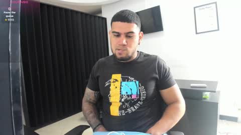 ig aaron hunter123 online show from March 19, 2026, 4:44 pm