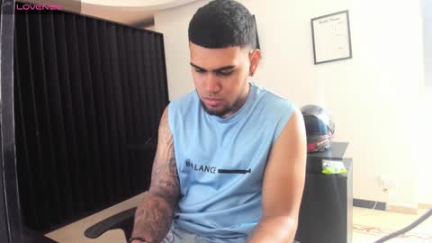 ig aaron hunter123 online show from March 21, 2026, 1:58 pm