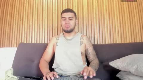 ig aaron hunter123 online show from March 22, 2026, 3:10 am