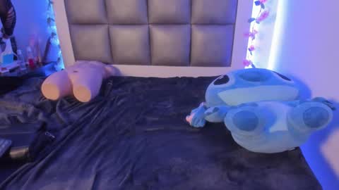 abbiee_collins online show from February 17, 2026, 11:33 pm