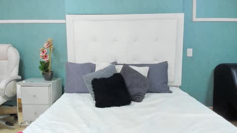 Abby Dixon  online show from March 25, 2026, 12:22 pm