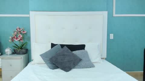 Abby Dixon  online show from March 30, 2026, 12:06 pm