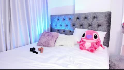 Snapshot of abbyfoxx_ chatting on January 25, 2025, 8:42 pm Abby online show from January 25, 2025, 8:42 pm
