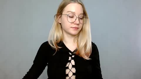 Snapshot of abbymoore__ chatting on February 18, 2025, 11:44 am Abby Lovense is active online show from February 18, 2025, 11:44 am