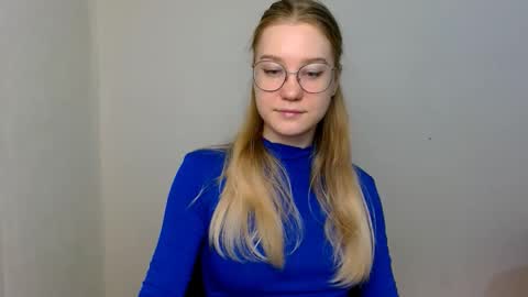 Abby Lovense is active online show from December 17, 2025, 11:27 am