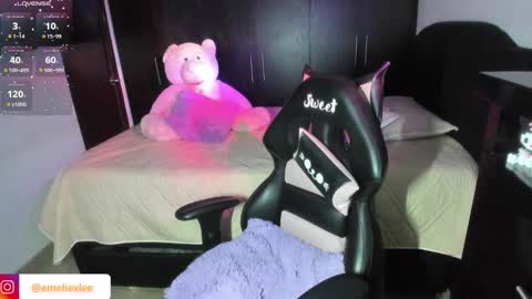 Snapshot of abbyxlee chatting on March 6, 2025, 10:15 pm     online show from March 6, 2025, 10:15 pm