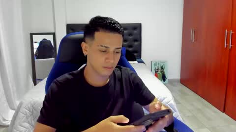 Independence model AbelAsburgo online show from December 21, 2024, 2:30 am