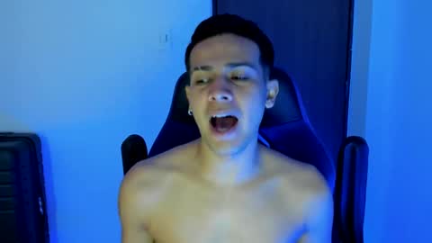 Independence model AbelAsburgo online show from December 23, 2024, 4:33 am