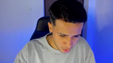 Independence model AbelAsburgo online show from January 7, 2025, 4:50 am