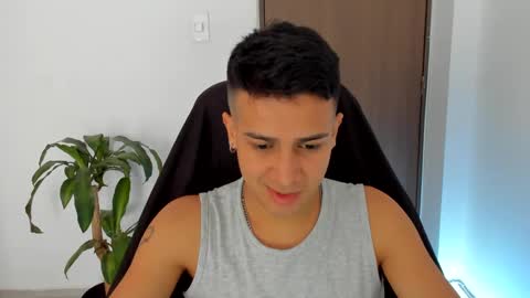 Independence model AbelAsburgo online show from October 8, 2025, 2:04 pm