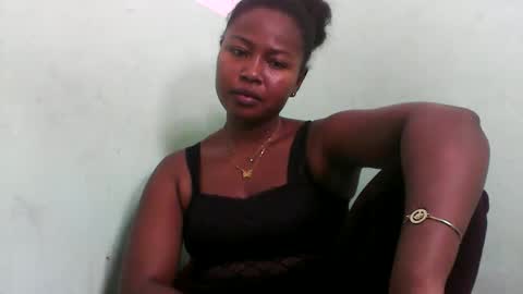 Snapshot of abella677022 chatting on February 15, 2026, 6:32 am abella677022 online show from February 15, 2026, 6:32 am