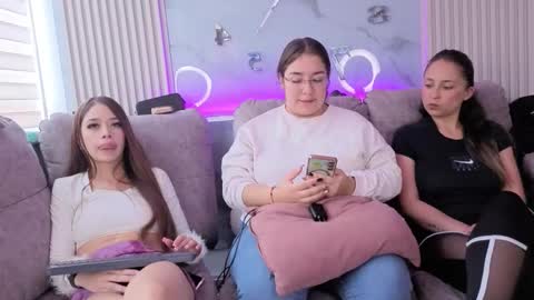 abella_as_ online show from February 10, 2026, 6:23 pm