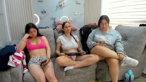 abella_as_ online show from February 19, 2026, 5:09 pm