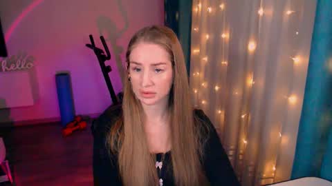 Anna online show from February 5, 2025, 8:04 pm