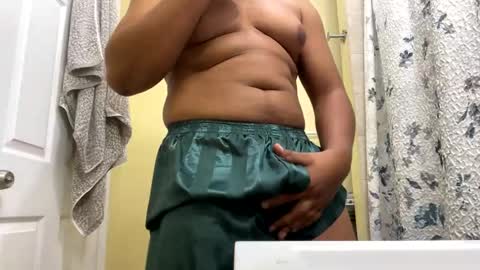 Snapshot of aboveaverage39 chatting on October 13, 2025, 11:21 am aboveaverage39 online show from October 13, 2025, 11:21 am