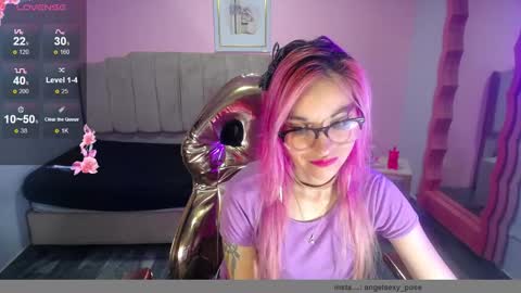 abril_ch_ online show from November 4, 2025, 10:58 am