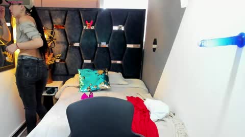 Abril Fox online show from April 11, 2026, 8:24 pm