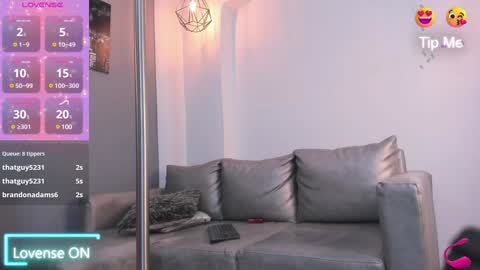 Snapshot of abril_ricci chatting on January 1, 2025, 12:32 am Abril online show from January 1, 2025, 12:32 am