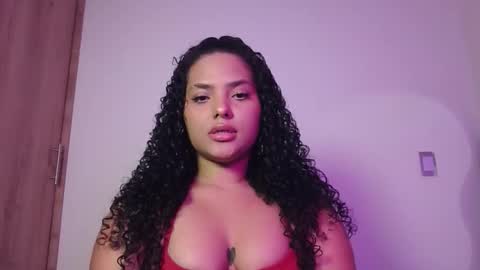 Snapshot of abril_ricci chatting on November 4, 2025, 11:59 pm Abril online show from November 4, 2025, 11:59 pm