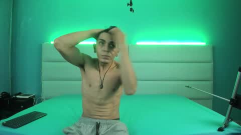 Snapshot of abrilandjulian chatting on February 19, 2026, 12:23 pm Abril and Julian online show from February 19, 2026, 12:23 pm