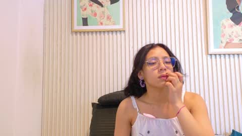 abrilmirren online show from April 10, 2026, 11:04 am