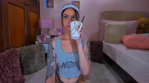 Snapshot of abrilrussell_ chatting on March 4, 2026, 4:51 am Abril online show from March 4, 2026, 4:51 am