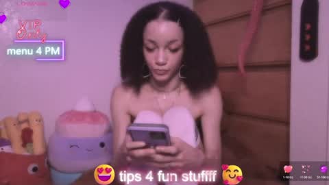 Snapshot of abruisedpeach chatting on June 25, 2026, 5:12 am Peach online show from June 25, 2026, 5:12 am