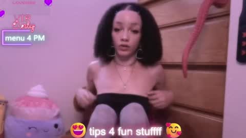 Snapshot of abruisedpeach chatting on July 14, 2026, 2:05 am Peach online show from July 14, 2026, 2:05 am