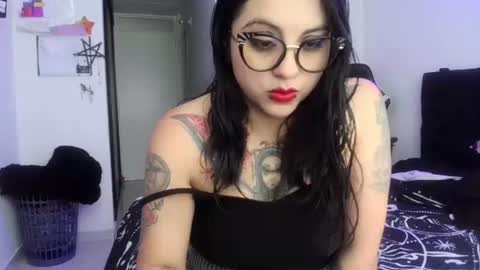 Snapshot of acid_alice666 chatting on June 18, 2026, 2:32 pm Alice online show from June 18, 2026, 2:32 pm
