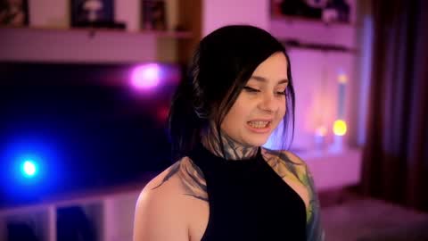 acid_pie online show from December 4, 2024, 4:27 pm