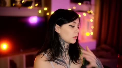 acid_pie online show from February 15, 2025, 3:31 am