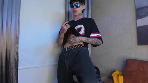 Snapshot of acidmilo chatting on December 14, 2024, 1:05 pm Acid Milo online show from December 14, 2024, 1:05 pm