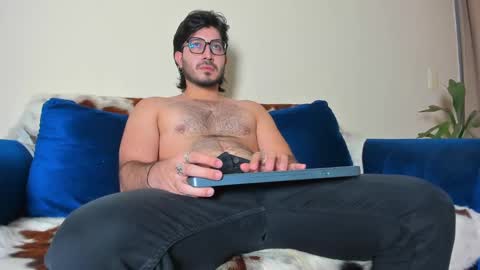 Snapshot of ackerman_eren_ chatting on January 12, 2025, 6:27 pm R. online show from January 12, 2025, 6:27 pm