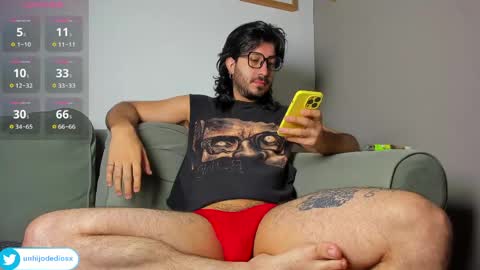 Snapshot of ackerman_eren_ chatting on April 1, 2026, 10:38 am R. online show from April 1, 2026, 10:38 am