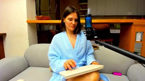 Ada   online show from September 18, 2025, 5:04 pm