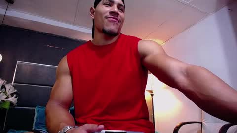 adam_fit19cm online show from November 14, 2025, 2:05 pm